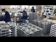 ميزان رقمي يبلغ وزنه 30 كيلوغراماً لوزن الجسم مع بطارية قابلة لإعادة الشحن بقوة 4 فولت ومدى